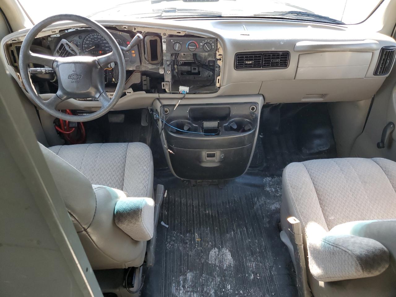 2001 Chev Express G2500 VIN: 1GCFG25R111245457 Lot: 64112635