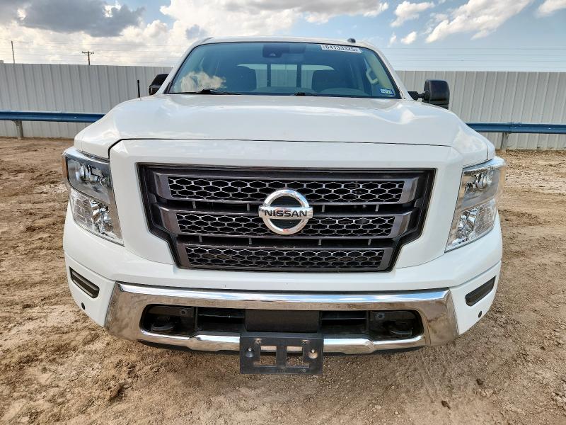  NISSAN TITAN 2021 Biały