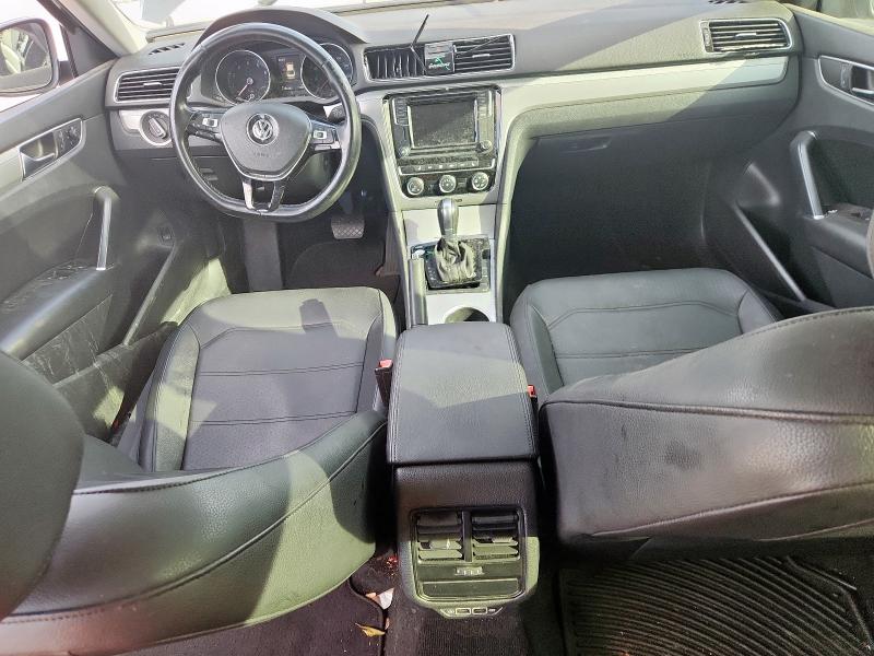  VOLKSWAGEN PASSAT 2019 Серый