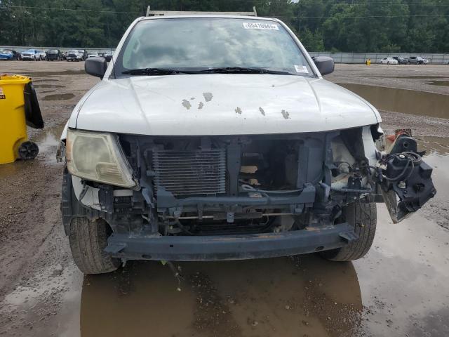 Pickups NISSAN FRONTIER 2016 Biały