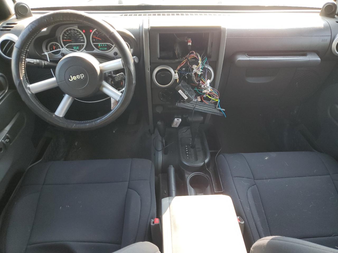 2008 Jeep Wrangler Unlimited Sahara VIN: 1J8GA59108L633332 Lot: 64613375