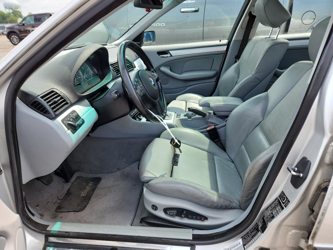 2004 BMW 330 Xi VIN: WBAEW53464PG10935 Lot: 63155905