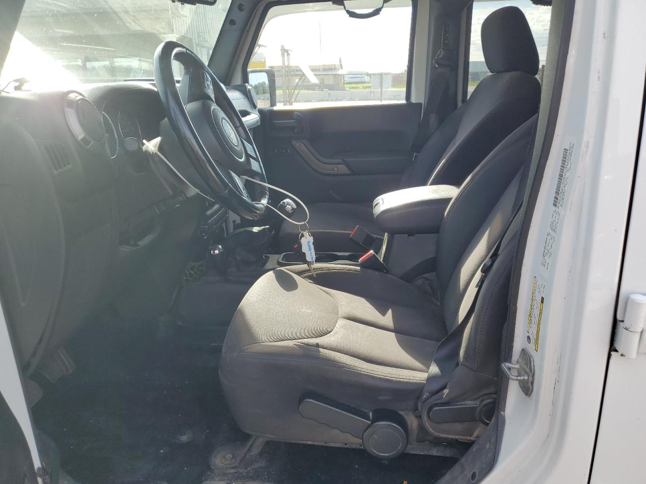 2014 Jeep Wrangler Unlimited Sport VIN: 1C4BJWDG0EL119852 Lot: 63631245