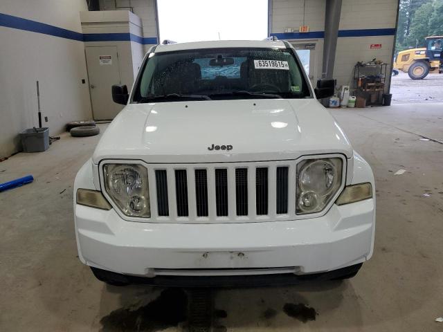  JEEP LIBERTY 2012 Белы