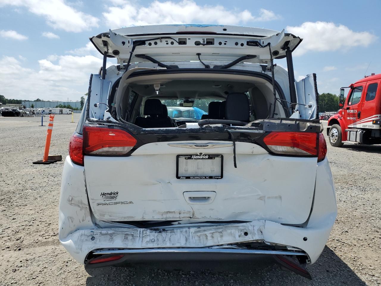 2020 Chrysler Pacifica Touring L VIN: 2C4RC1BG4LR120716 Lot: 64281855