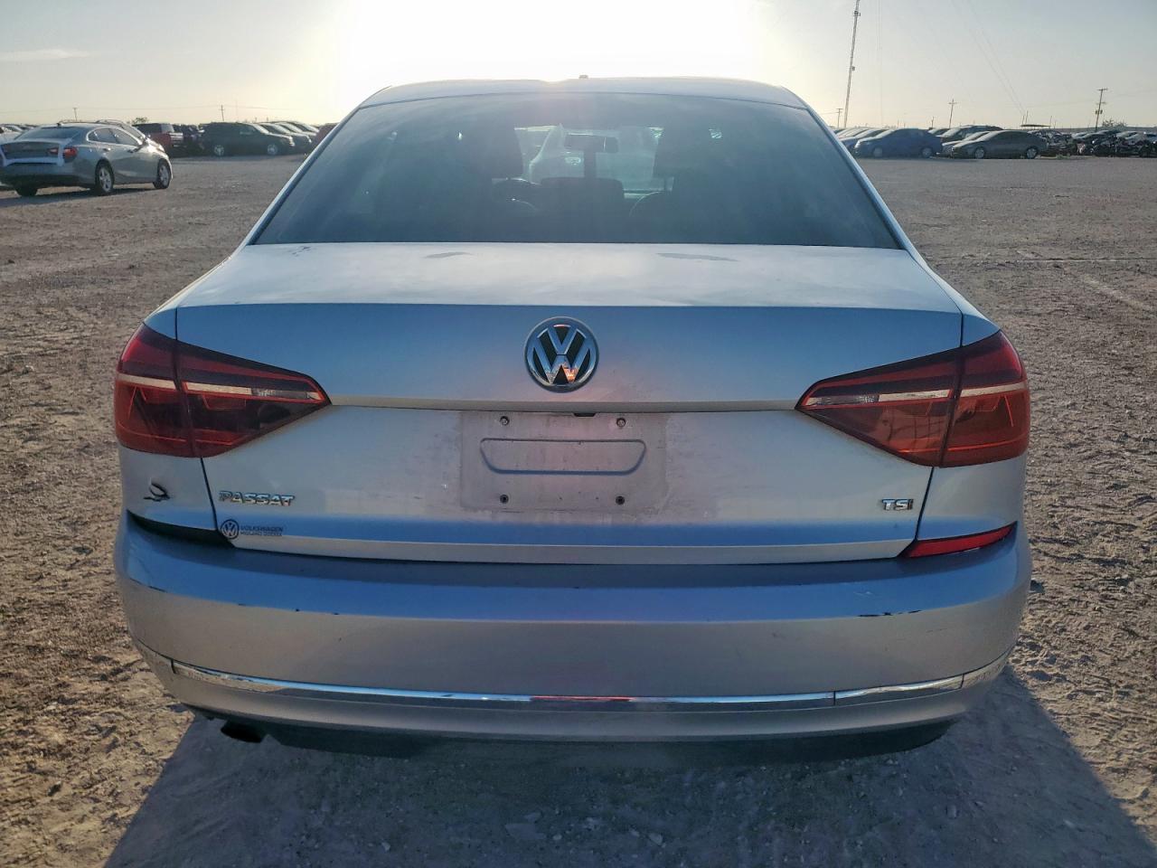 2018 Volkswagen Passat S VIN: 1VWAA7A33JC024549 Lot: 66733795