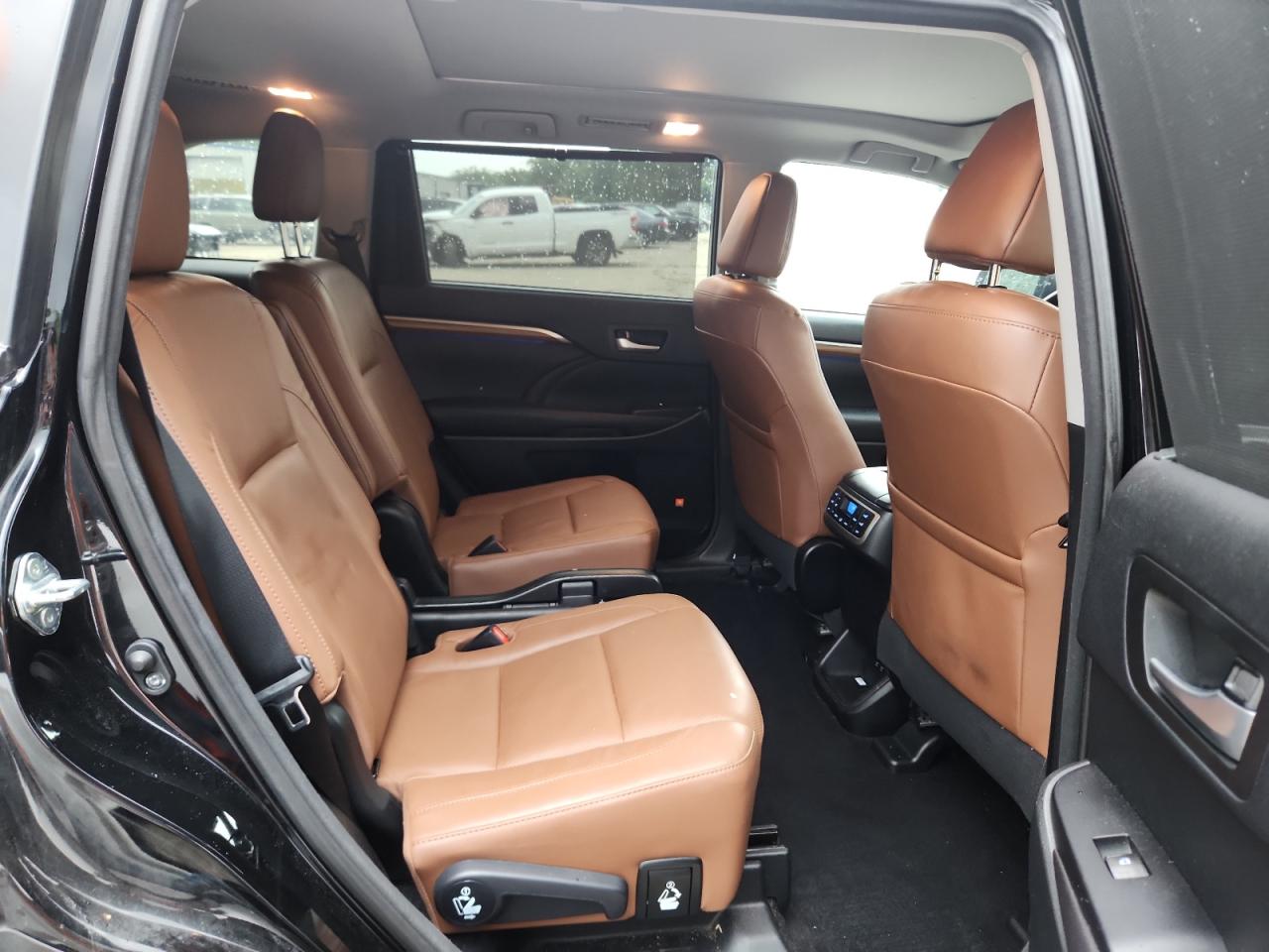 2017 Toyota Highlander Hybrid Limited VIN: 5TDDGRFH9HS023381 Lot: 62996975