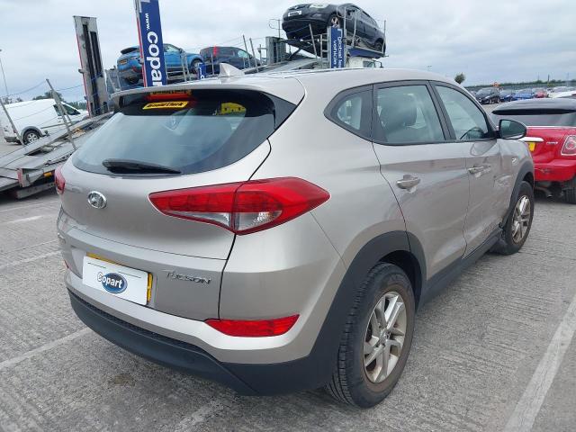 2017 HYUNDAI TUCSON S B