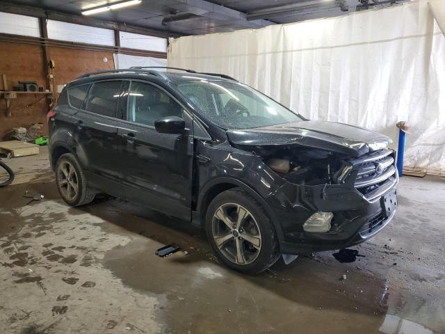  FORD ESCAPE 2017 Czarny