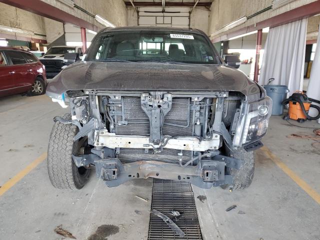  NISSAN TITAN 2018 Szary