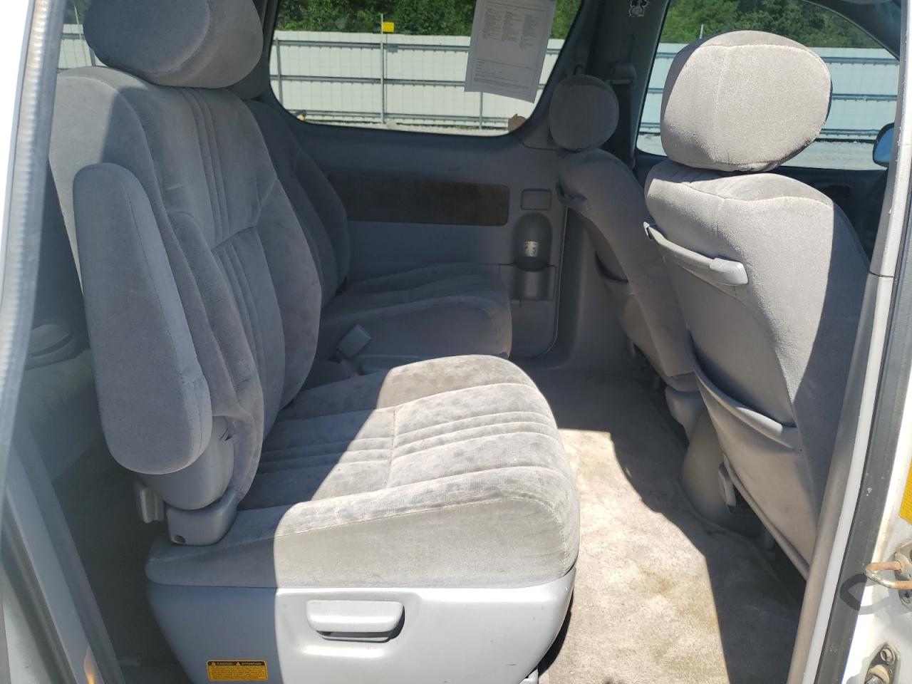 2002 Toyota Sienna Le VIN: 4T3ZF13C42U507127 Lot: 64205875