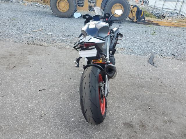 2023 APRILIA RSV4 1100  