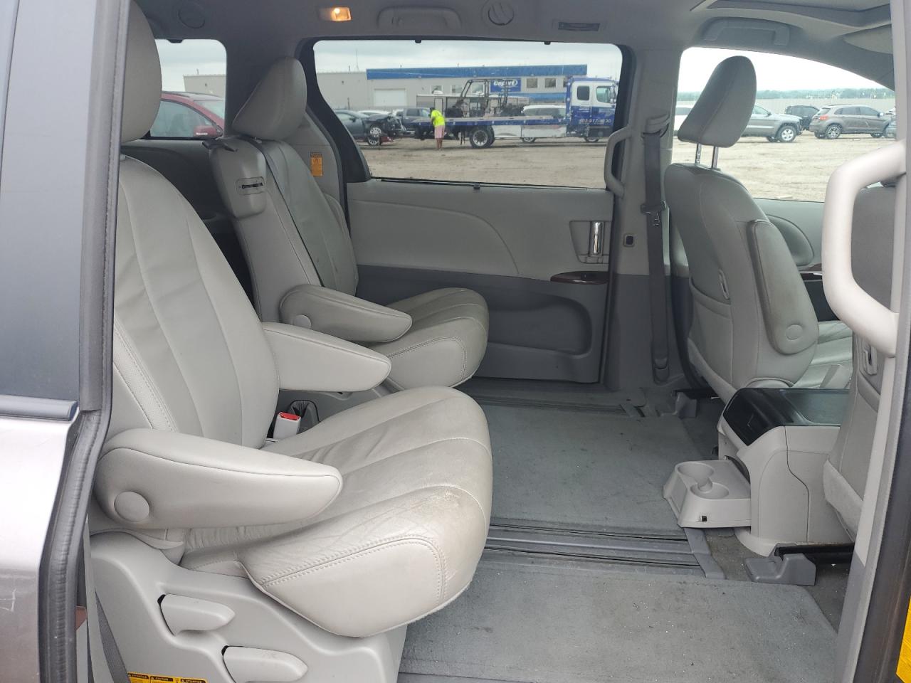 2013 Toyota Sienna Xle VIN: 5TDYK3DC5DS401470 Lot: 64497035