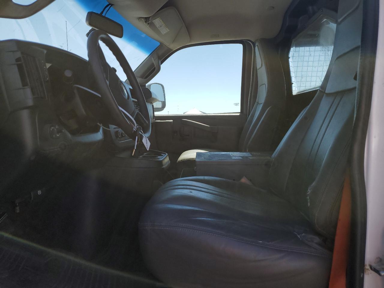 2018 Chevrolet Express G2500 VIN: 1GCWGAFP9J1184799 Lot: 65397655