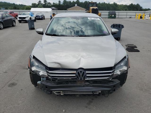 Sedans VOLKSWAGEN PASSAT 2012 Srebrny
