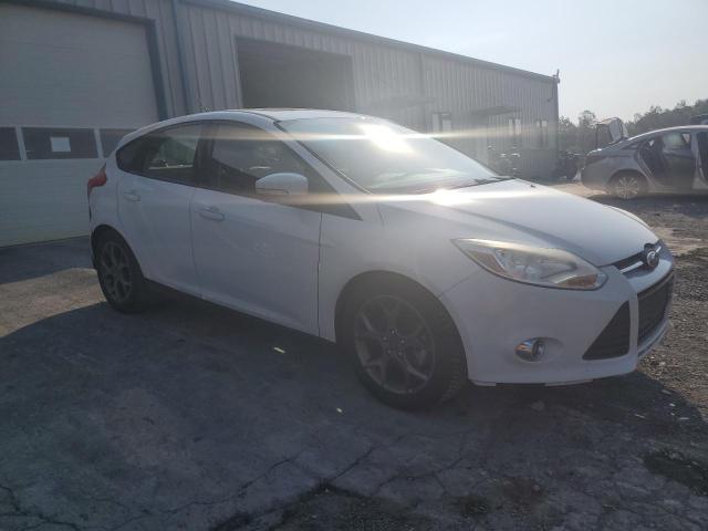  FORD FOCUS 2013 Белы