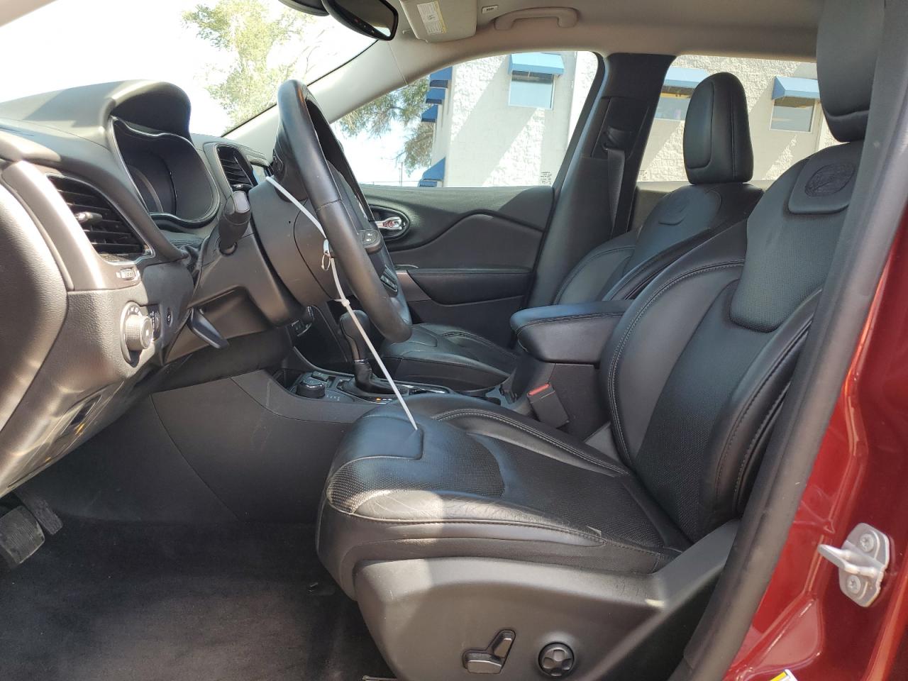 2019 Jeep Cherokee Overland VIN: 1C4PJMJX0KD249604 Lot: 66369745