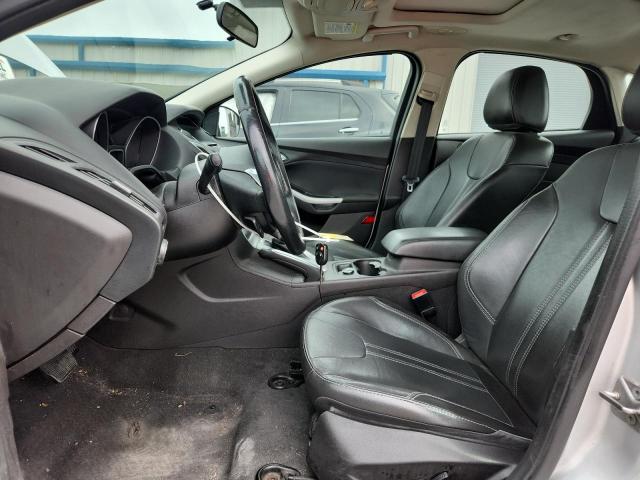 Sedans FORD FOCUS 2013 Silver