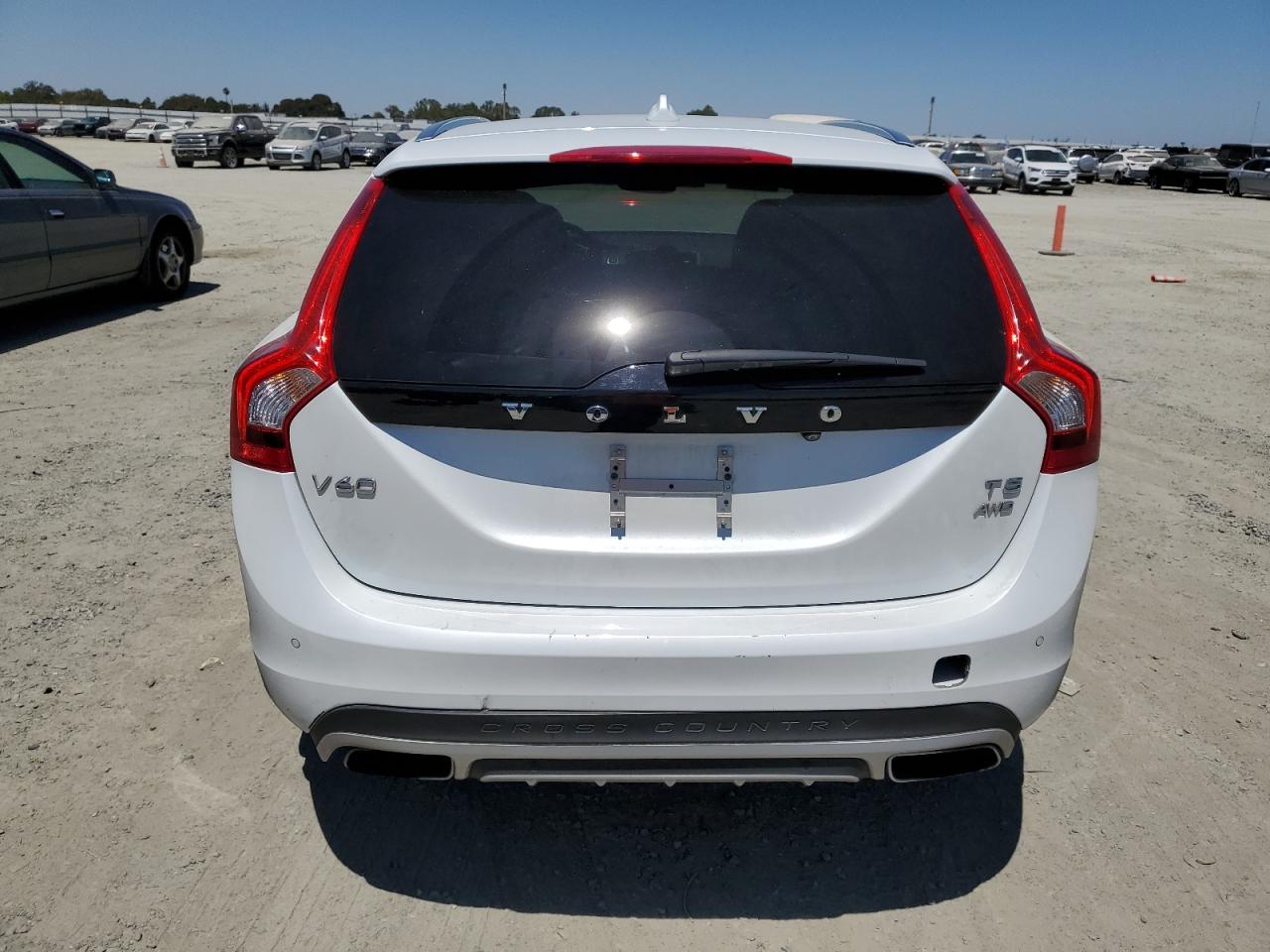 2016 Volvo V60 Cross Country Premier VIN: YV4612HK7G1015735 Lot: 65394455