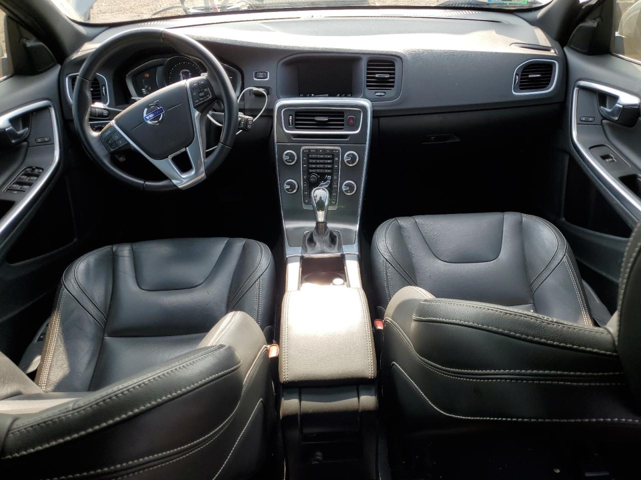 yv140mek1g1305198 YV140MEK1G1305198 2016 Volvo V60 T5 Premier