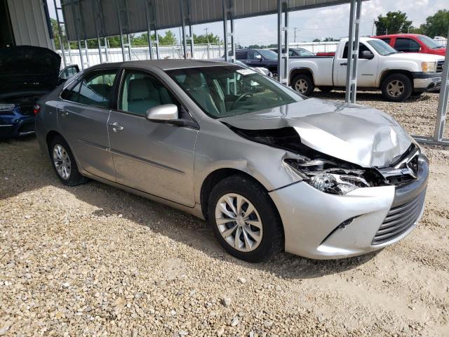 Sedans TOYOTA CAMRY 2017 Srebrny