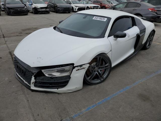 Купе AUDI R8 2015 Белы