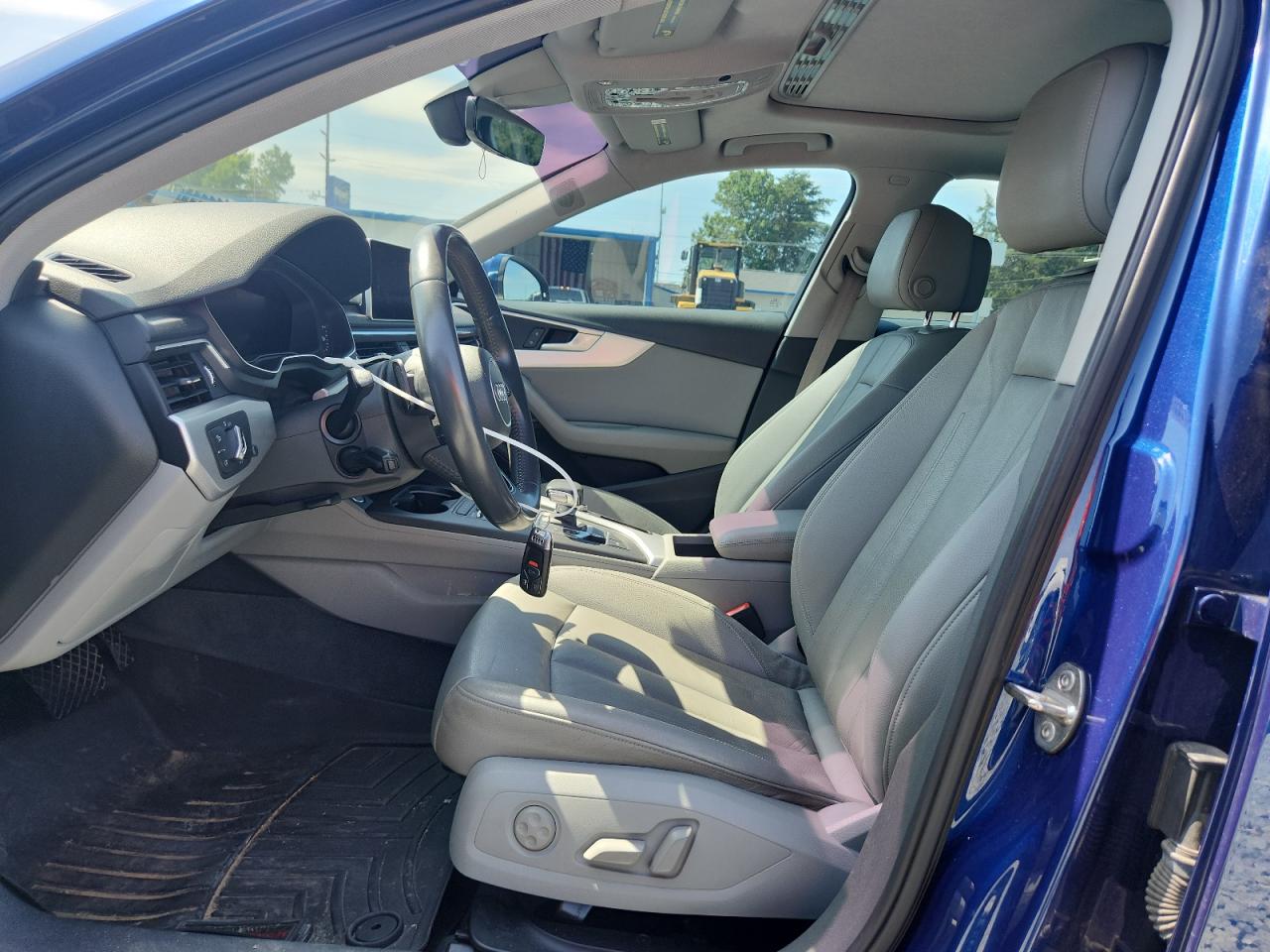 2017 Audi A4 Premium Plus VIN: WAUENAF4XHN013941 Lot: 65618255