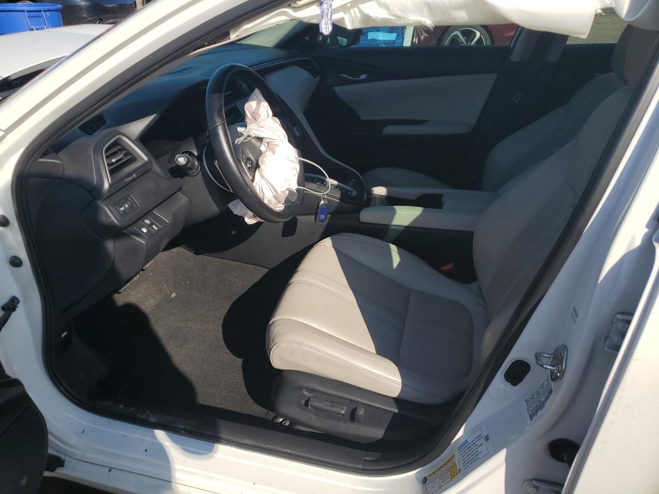 2019 Honda Insight Touring VIN: 19XZE4F9XKE015640 Lot: 64859335