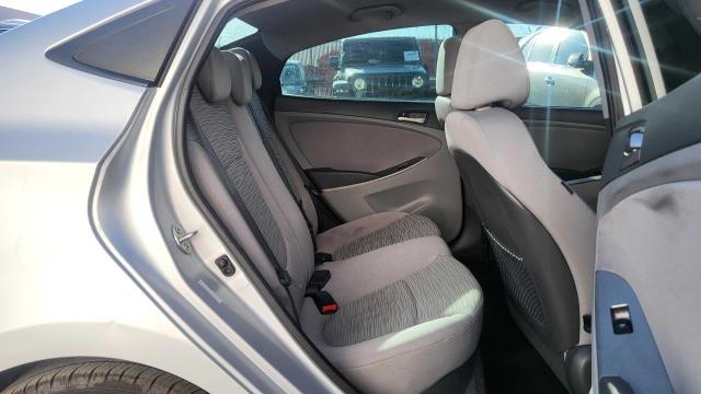 Sedans HYUNDAI ACCENT 2017 Srebrny