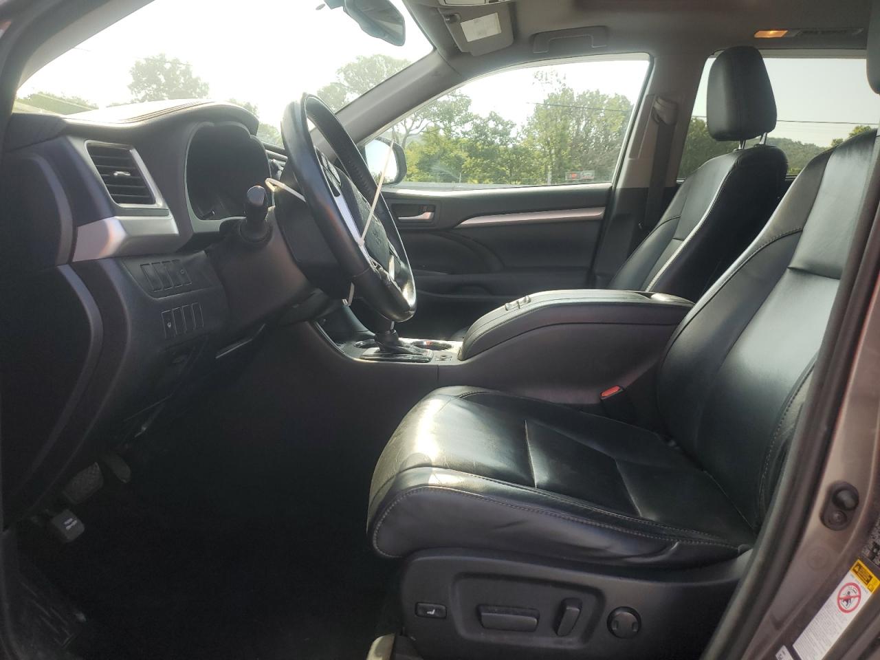 2016 Toyota Highlander Xle VIN: 5TDJKRFH7GS261097 Lot: 63861095