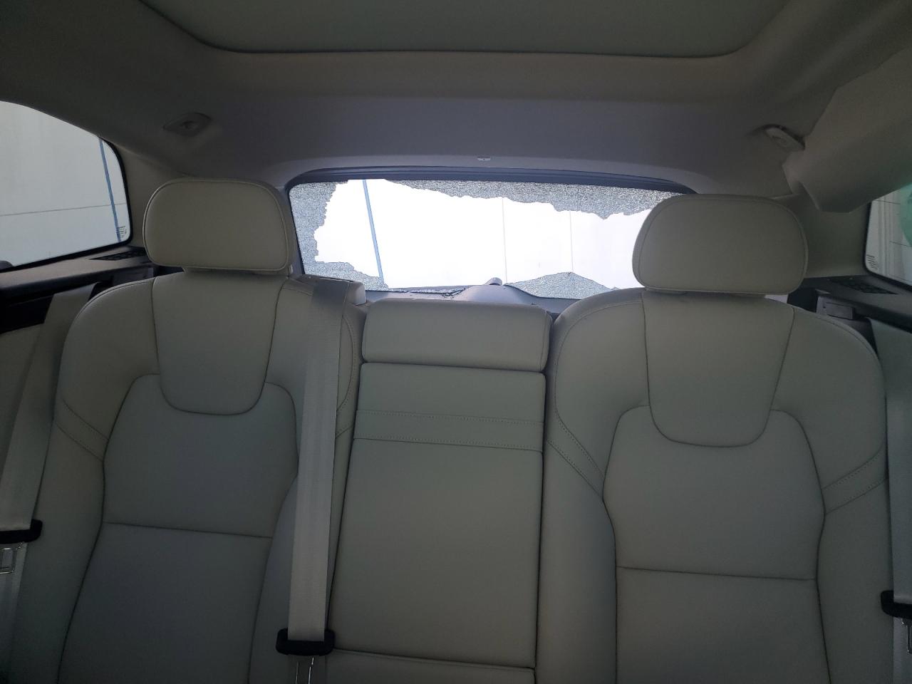 2021 Volvo Xc60 T5 Momentum VIN: YV4102RK8M1874940 Lot: 63385805