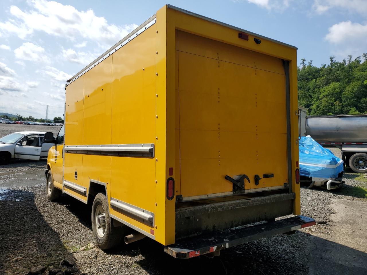 2022 GMC Savana Cutaway G3500 yellow null gas 1GD07RFP5N1161574 photo #3