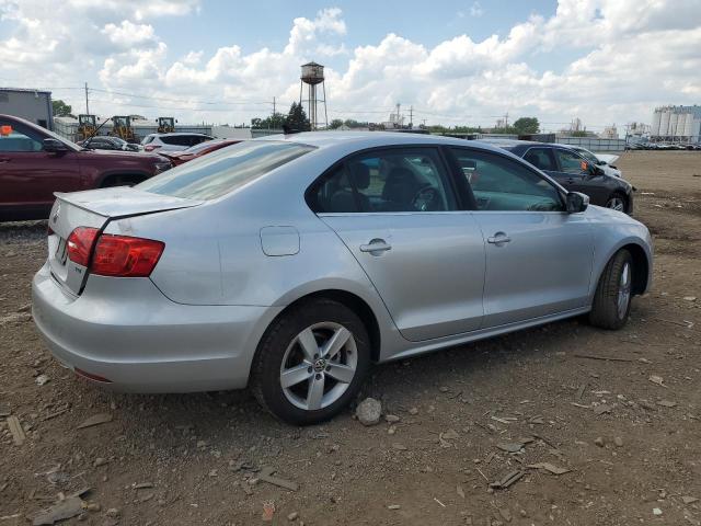  VOLKSWAGEN JETTA 2012 Srebrny