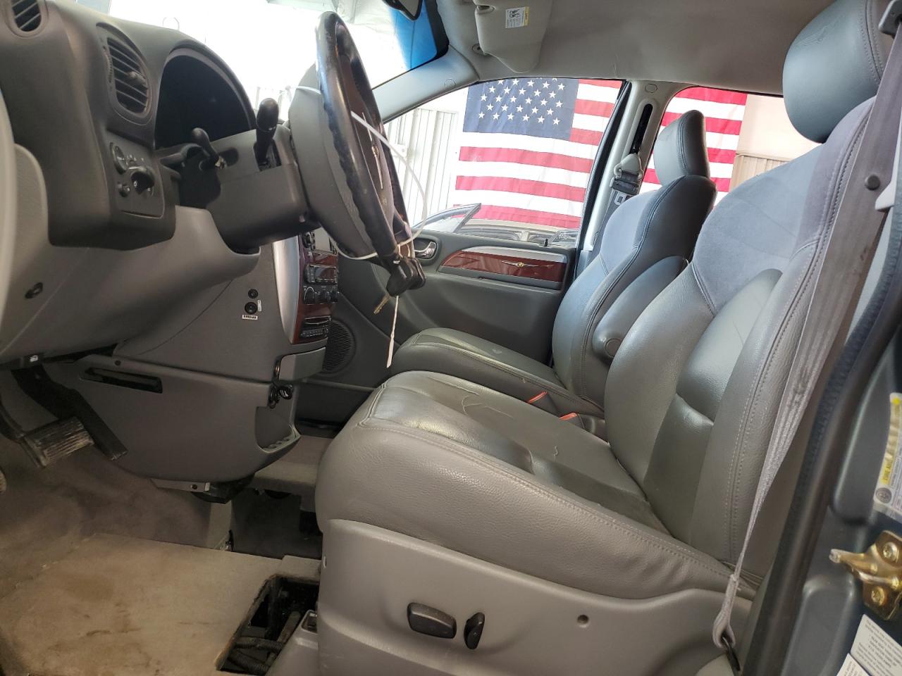 2005 Chrysler Town & Country Limited VIN: 2C8GP64L75R530463 Lot: 62887035