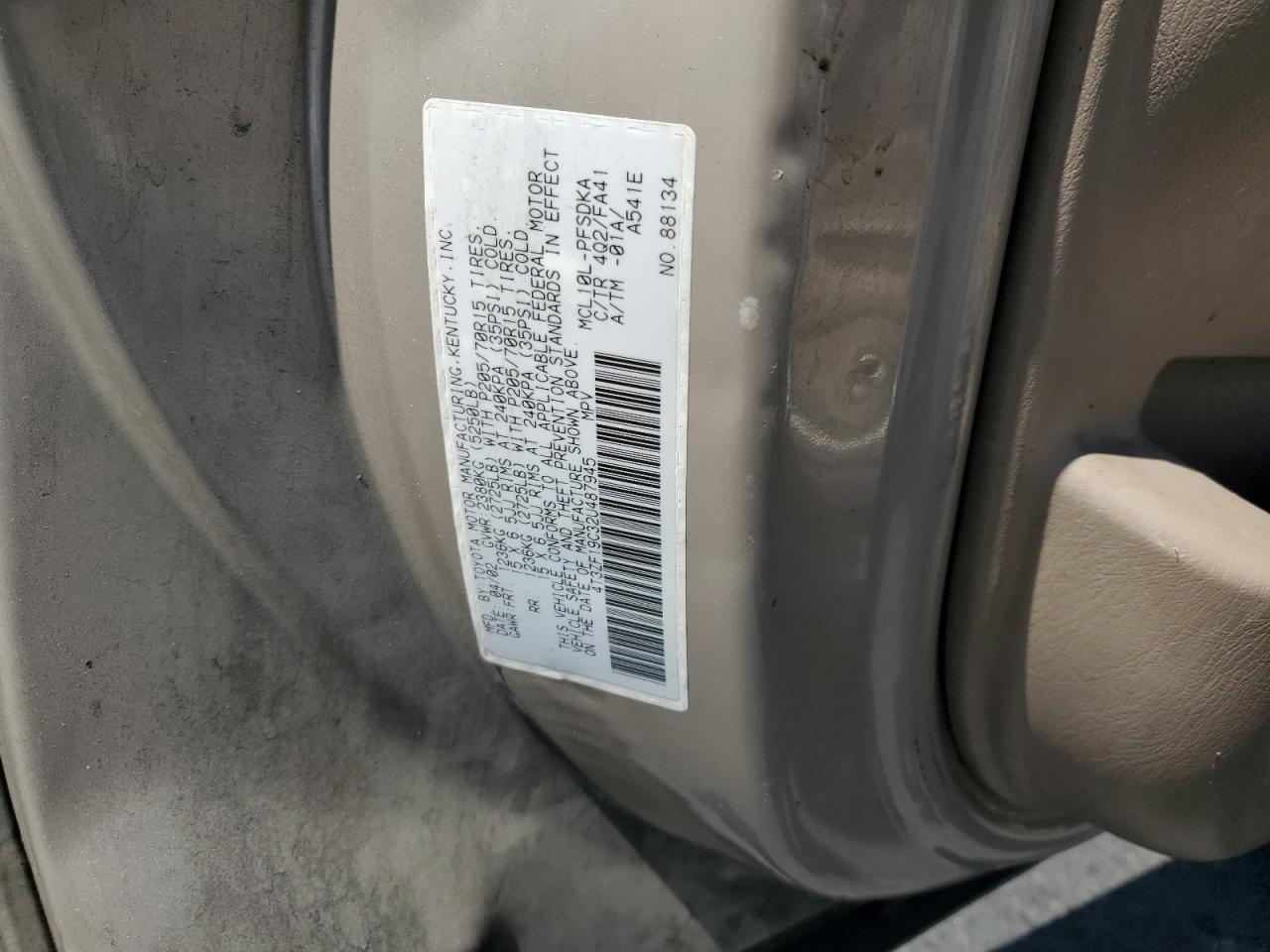 2002 Toyota Sienna Ce VIN: 4T3ZF19C32U487945 Lot: 64080805