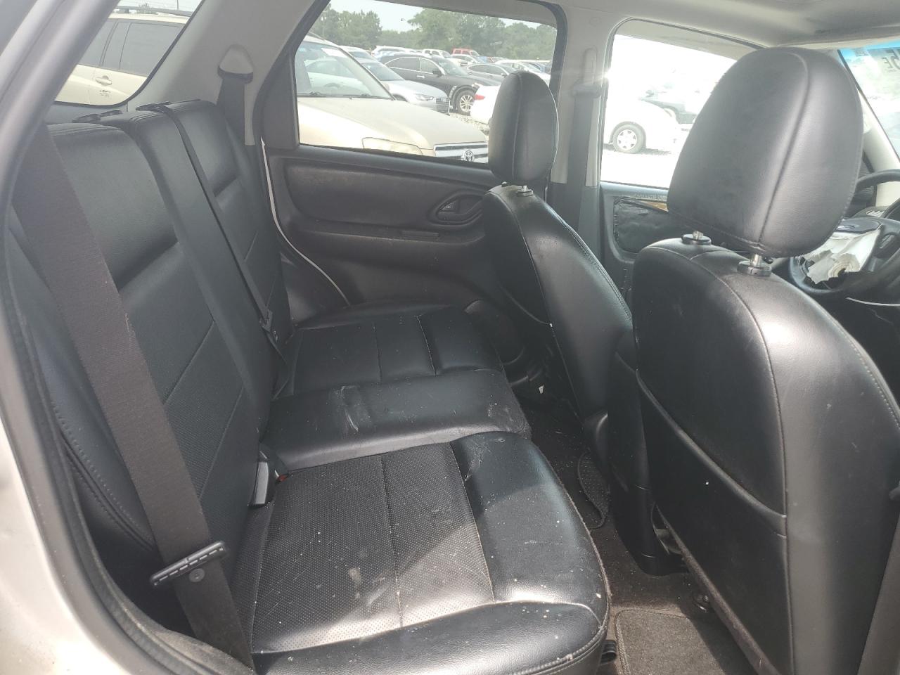 2005 Ford Escape Limited VIN: 1FMYU04125KD88222 Lot: 63310445