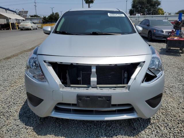  NISSAN VERSA 2016 Srebrny