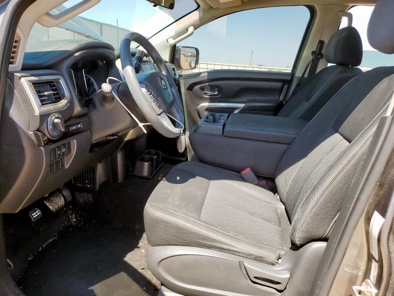  NISSAN TITAN 2018 Srebrny