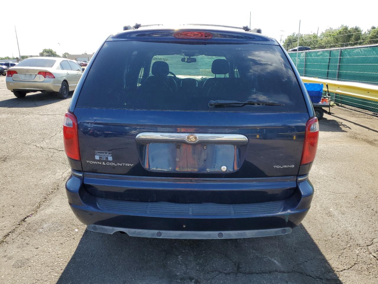 2005 Chrysler Town & Country Touring VIN: 2C4GP54L15R209174 Lot: 63710125