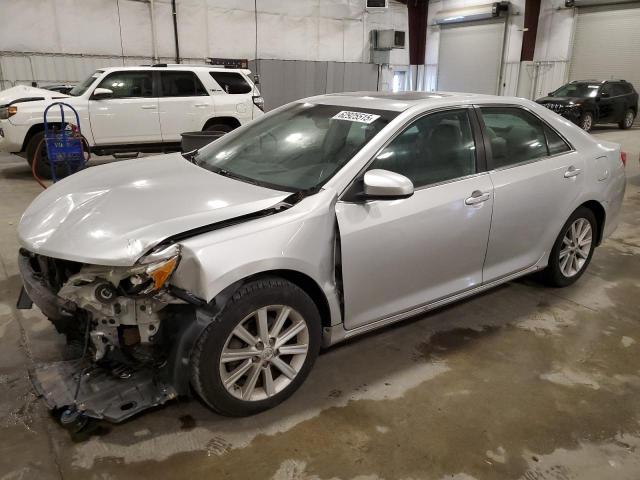 Sedans TOYOTA CAMRY 2012 Srebrny