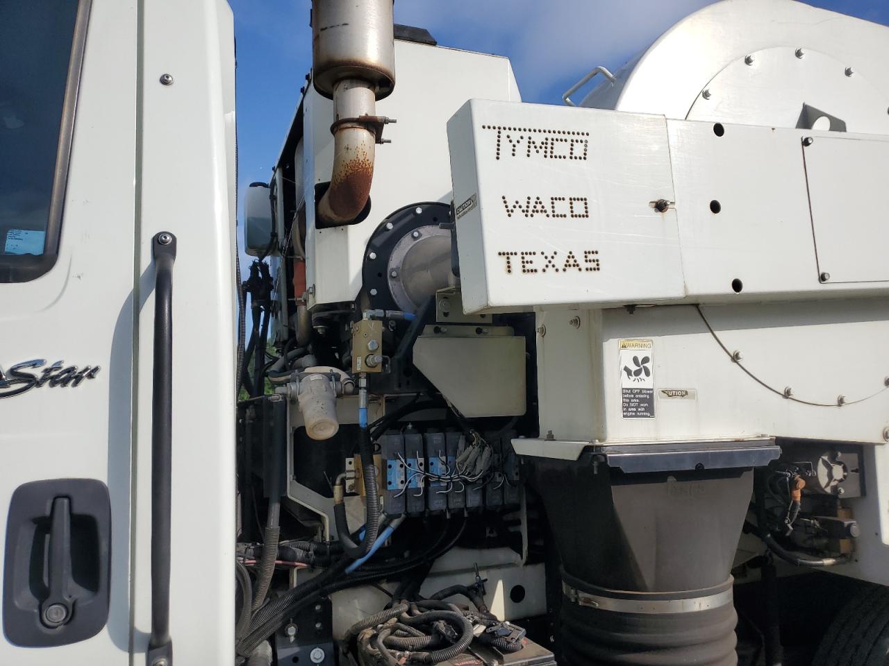 2009 International 4000 4300 - Construction Trucks Vacuum Truck VIN: 1HTMMAAN79H117761 Lot: 65322055