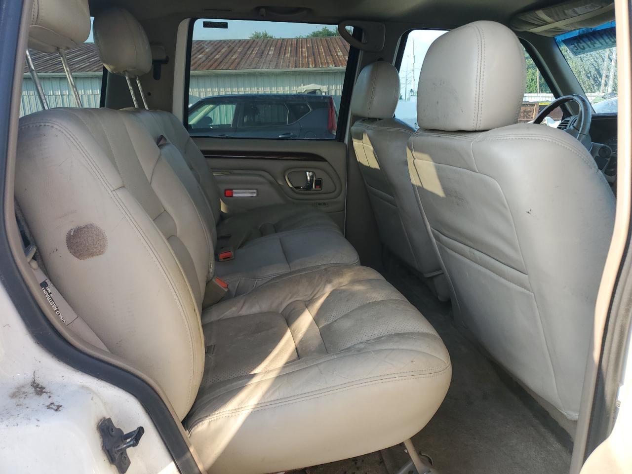 2000 Cadillac Escalade Luxury VIN: 1GYEK63R5YR203660 Lot: 94714305