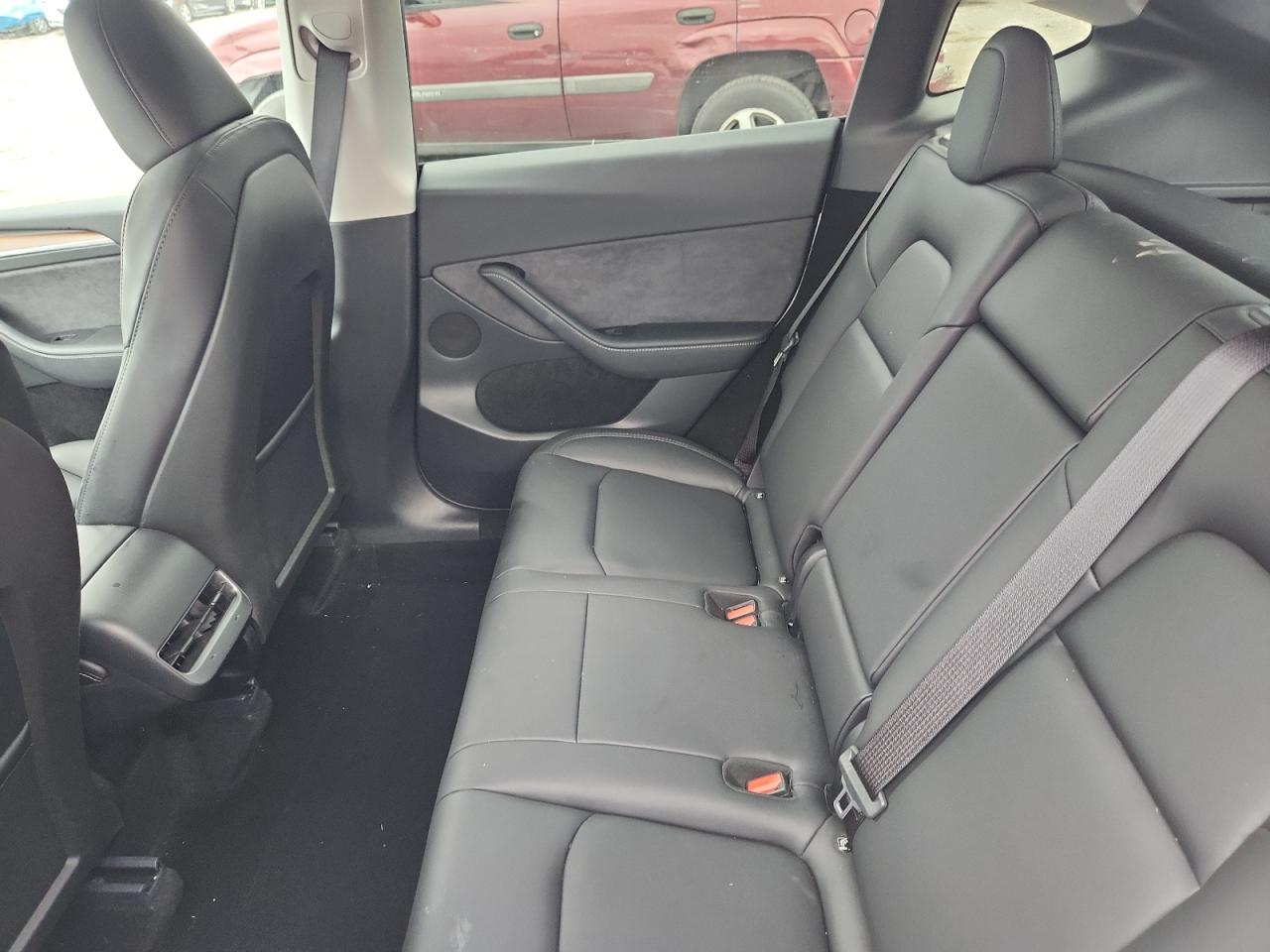 2024 Tesla Model Y VIN: 7SAYGDEF6RF041558 Lot: 64287405