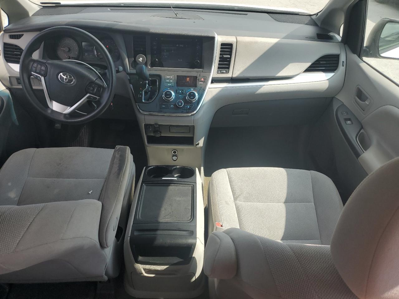 5TDZK3DC9FS549581 2015 Toyota Sienna