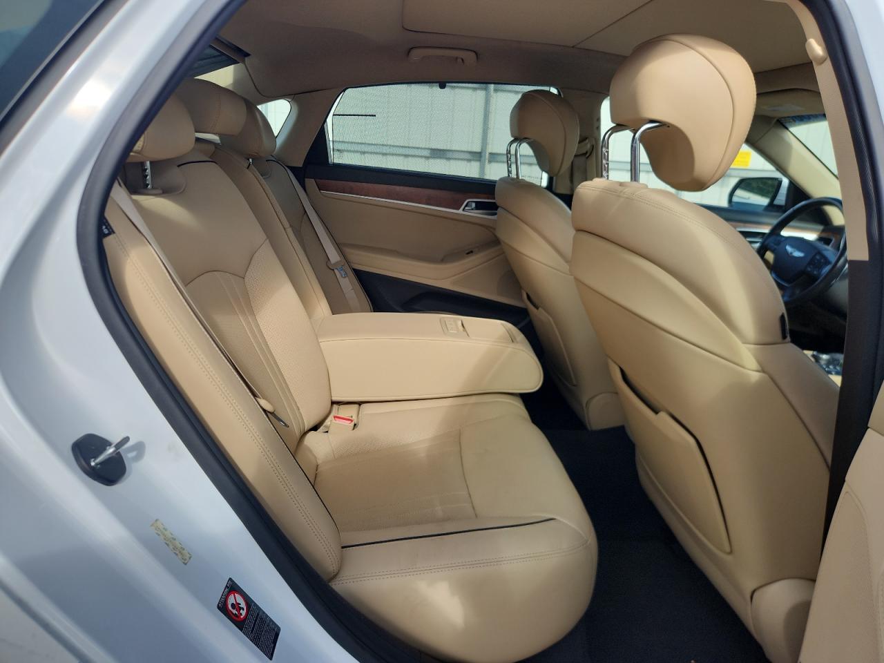 2015 Hyundai Genesis 3.8L VIN: KMHGN4JE9FU061880 Lot: 64060305