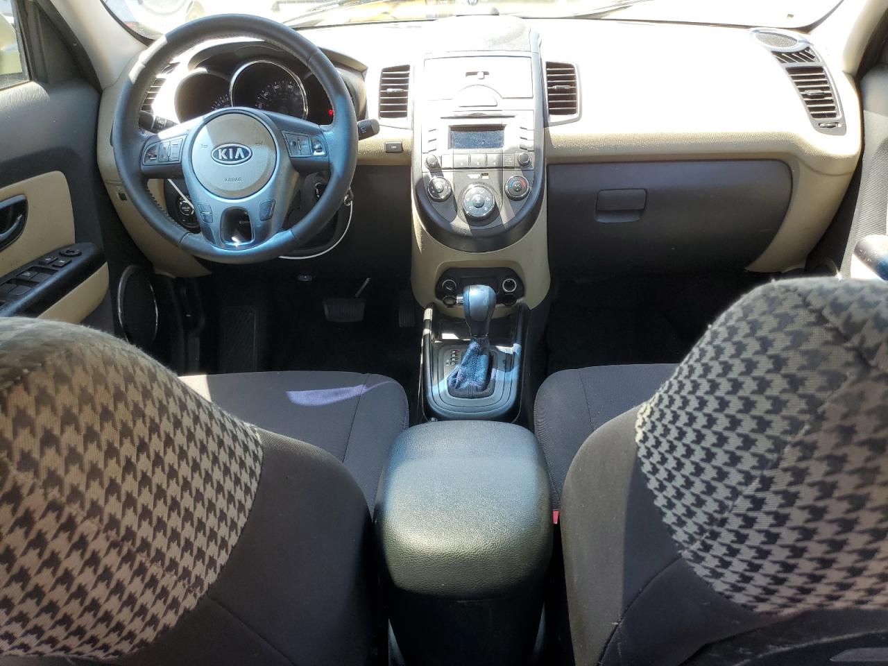 2011 Kia Soul + VIN: KNDJT2A21B7277516 Lot: 64382905