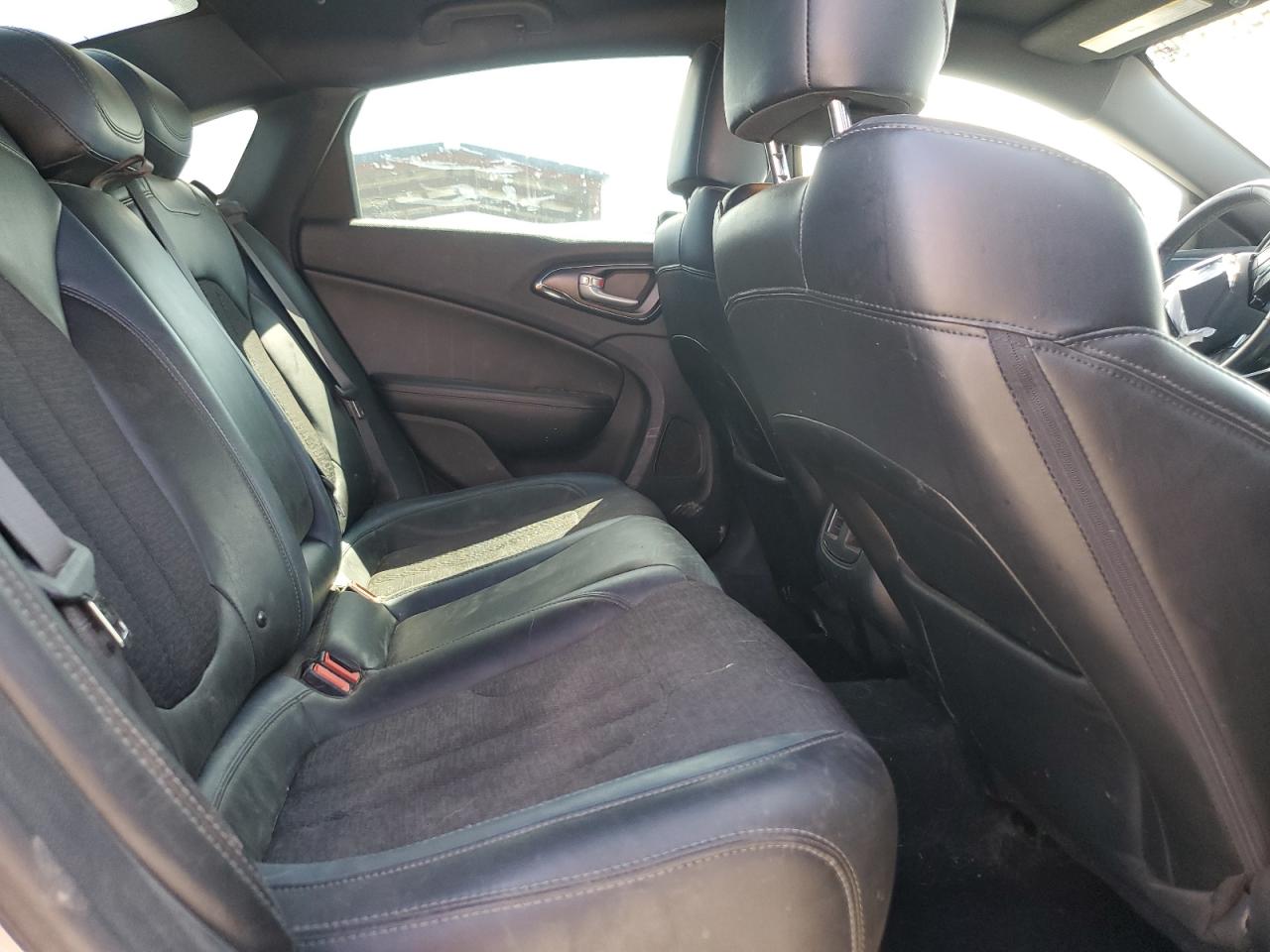 2015 Chrysler 200 S VIN: 1C3CCCDGXFN674038 Lot: 64838195