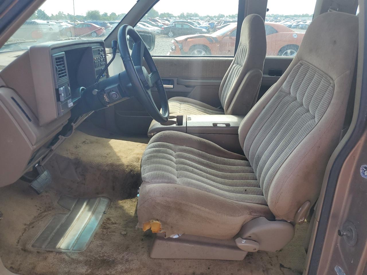 1994 Chevrolet Gmt-400 C1500 VIN: 1GCEC19K7RE246583 Lot: 65552325