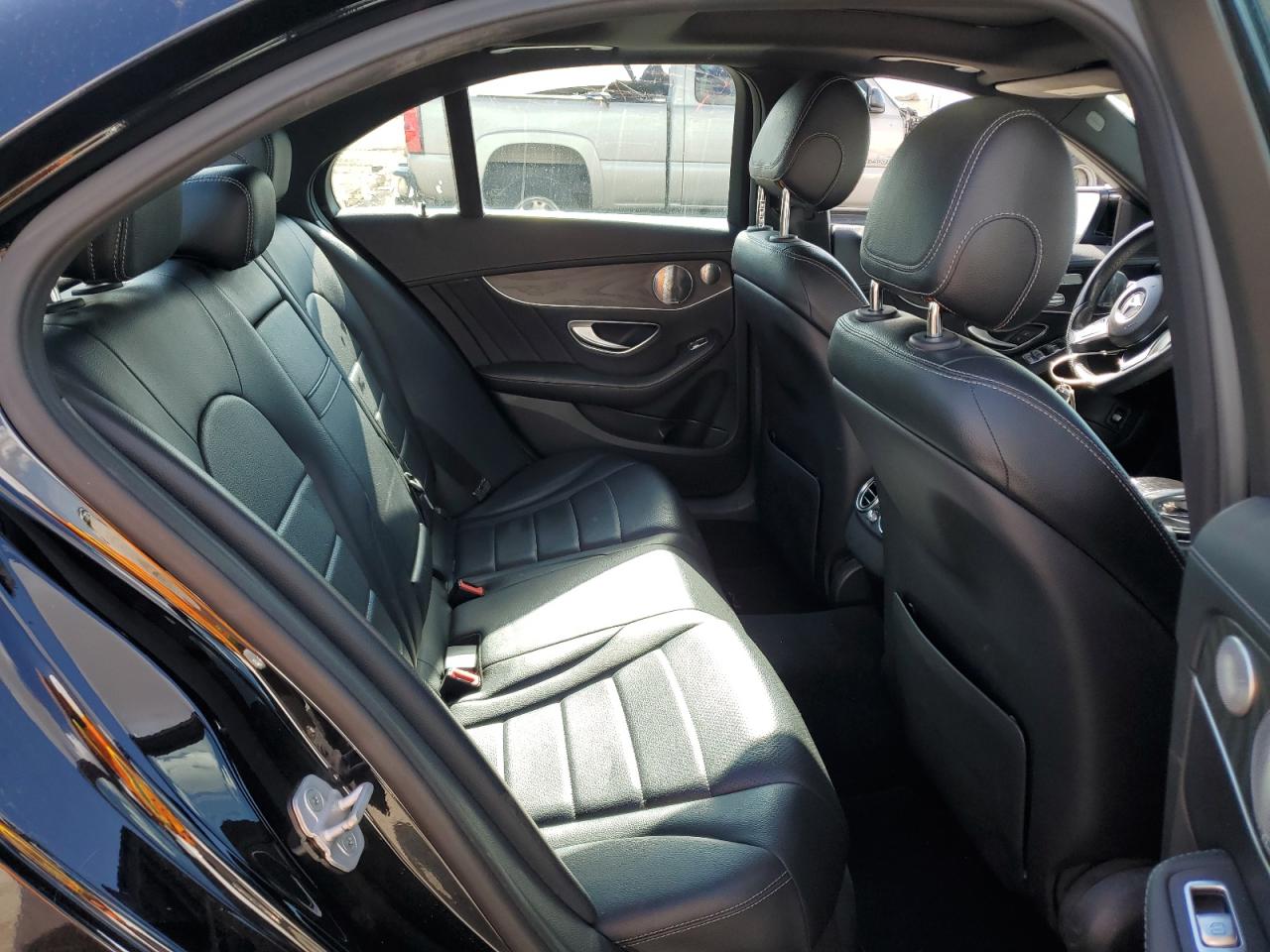2015 Mercedes-Benz C 400 4Matic VIN: 55SWF6GB6FU005232 Lot: 65263725