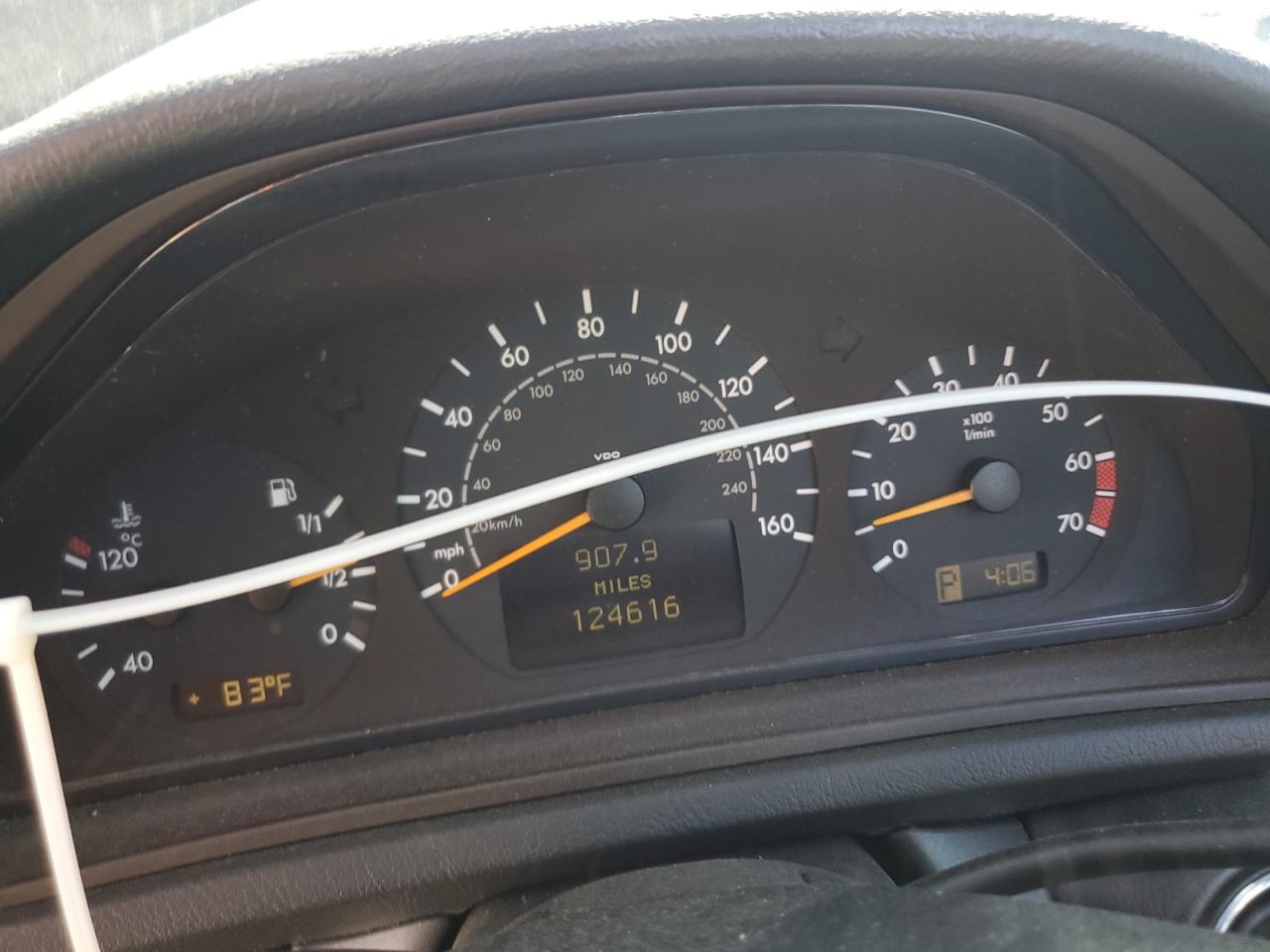 2001 Mercedes-Benz Clk 320 VIN: WDBLK65G11T061811 Lot: 63698765